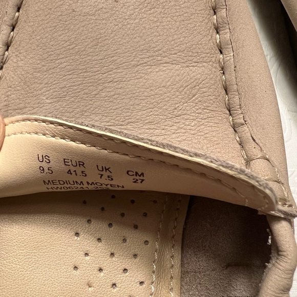 Hush Puppies Tan Women's Flats - Picture 9 of 9